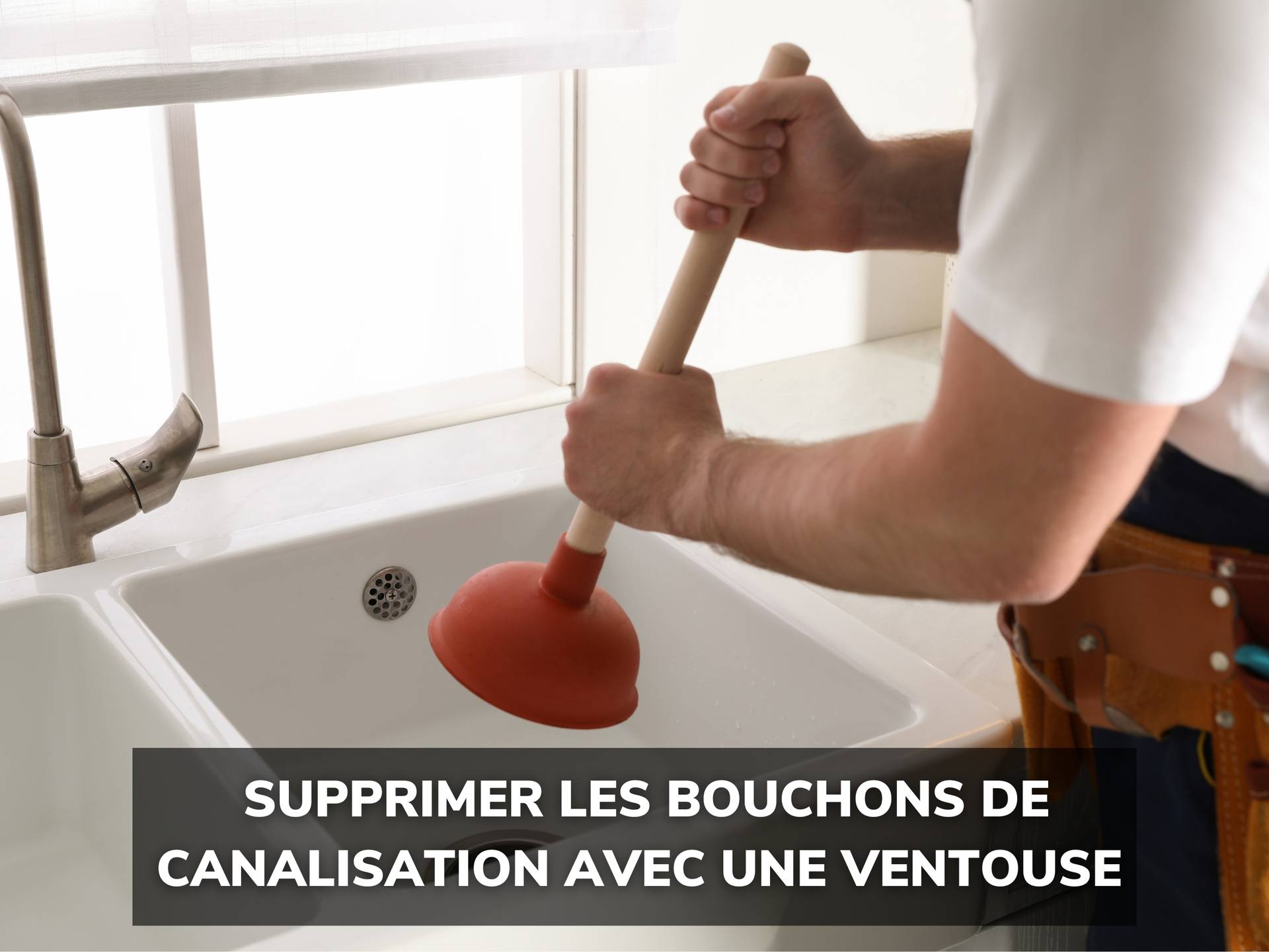 Utiliser une ventouse pour déboucher un évier